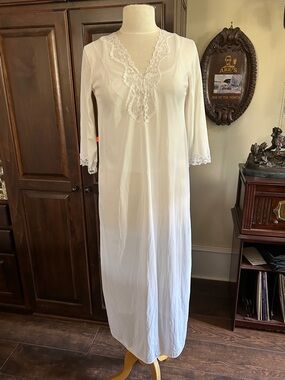 1960’s Barbizon Sz XS White Satin Lace trim Maxi Nightgown